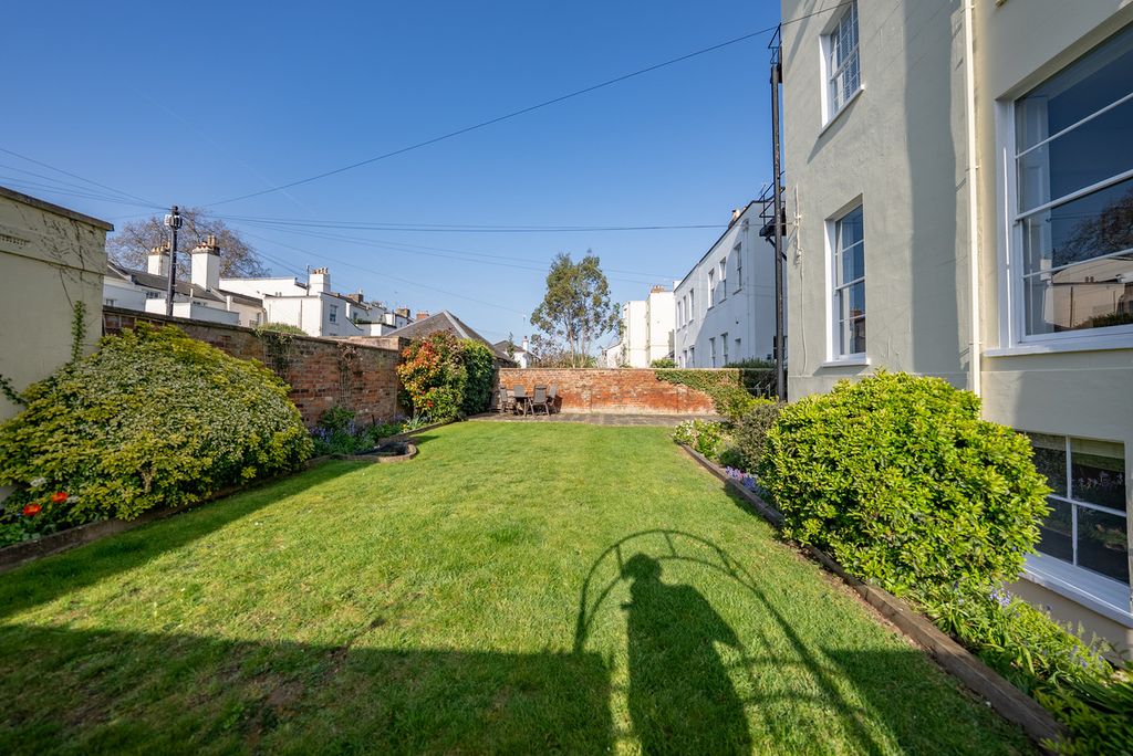 Property photo 1 of 34