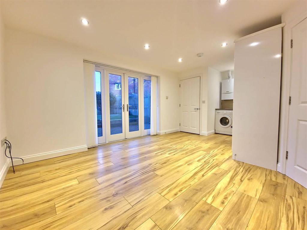 Property photo 1 of 15 Living Room/Kitchen