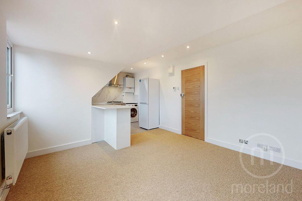 Property photo 3 of 8 2762243