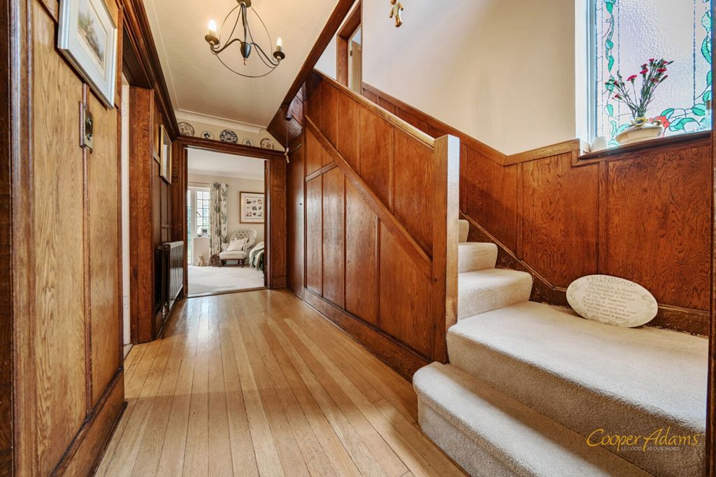 Property photo 3 of 17 Entrance Hall