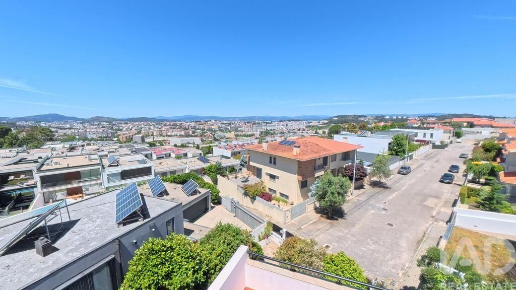 Property photo 2 of 39