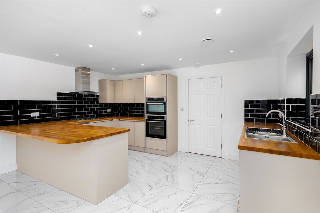 Property photo 2 of 15 Picture No. 04