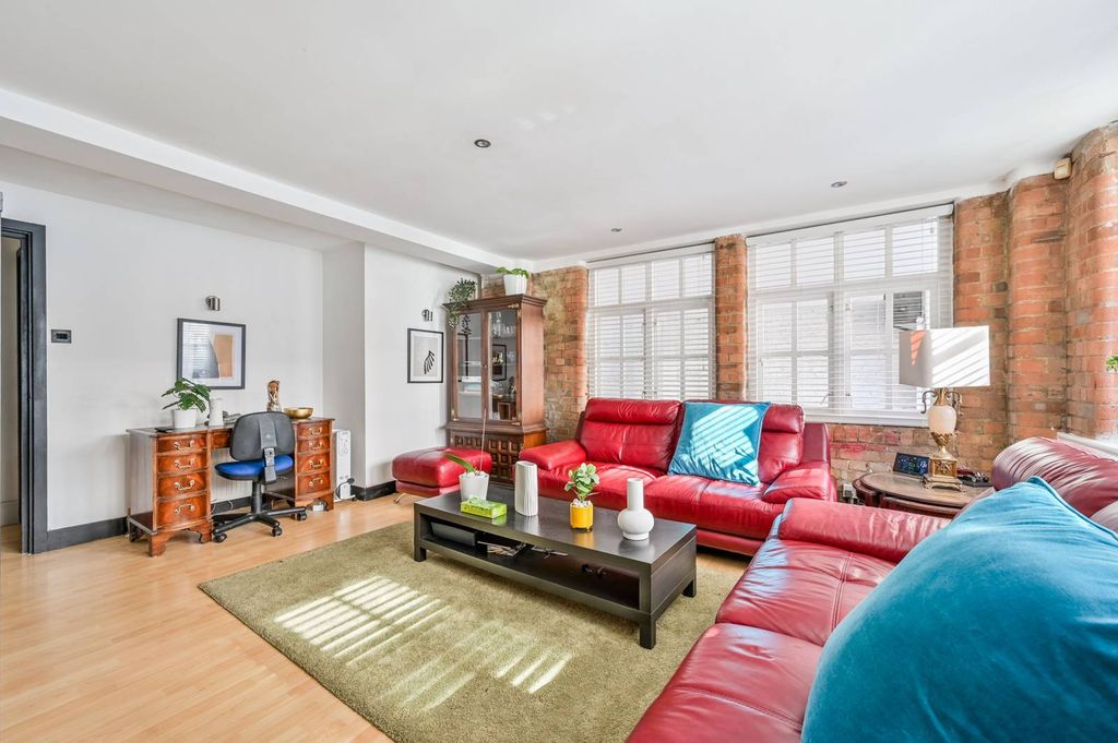 Property photo 2 of 8