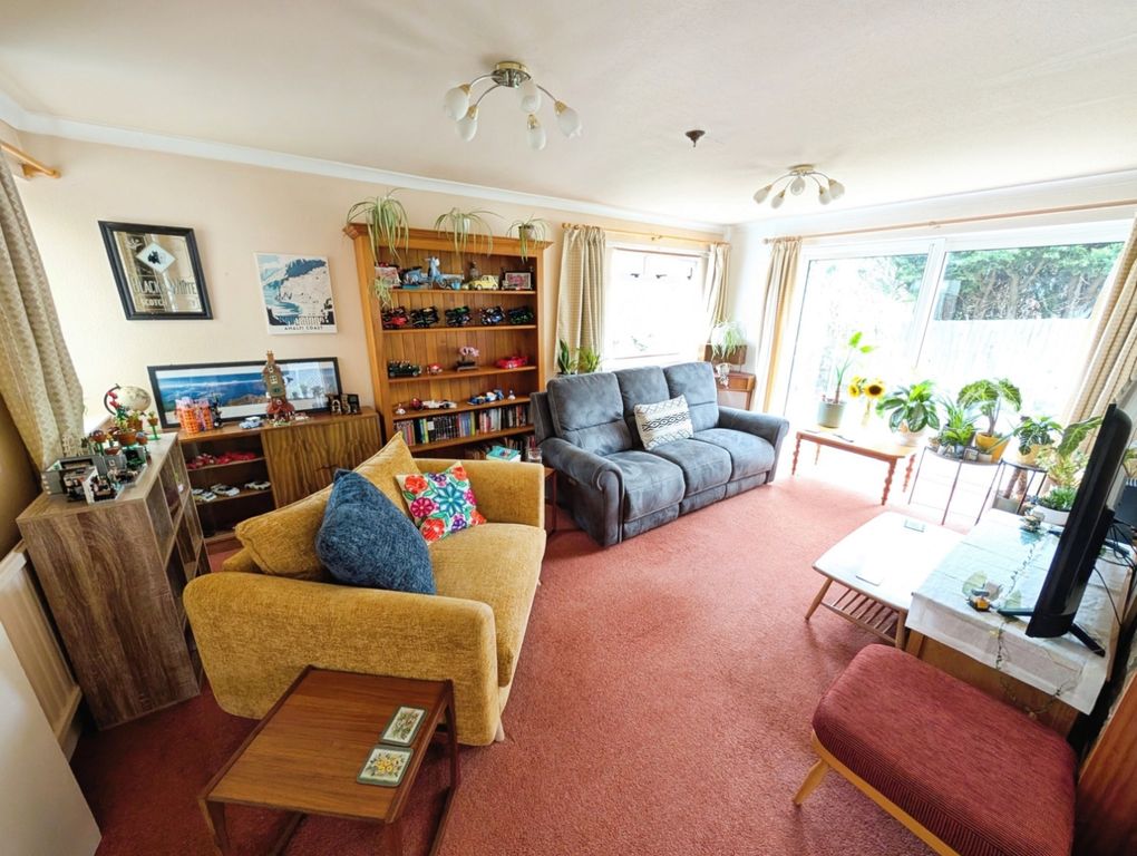 Property photo 2 of 19 Pbox-Living_Room-335953.Jpg