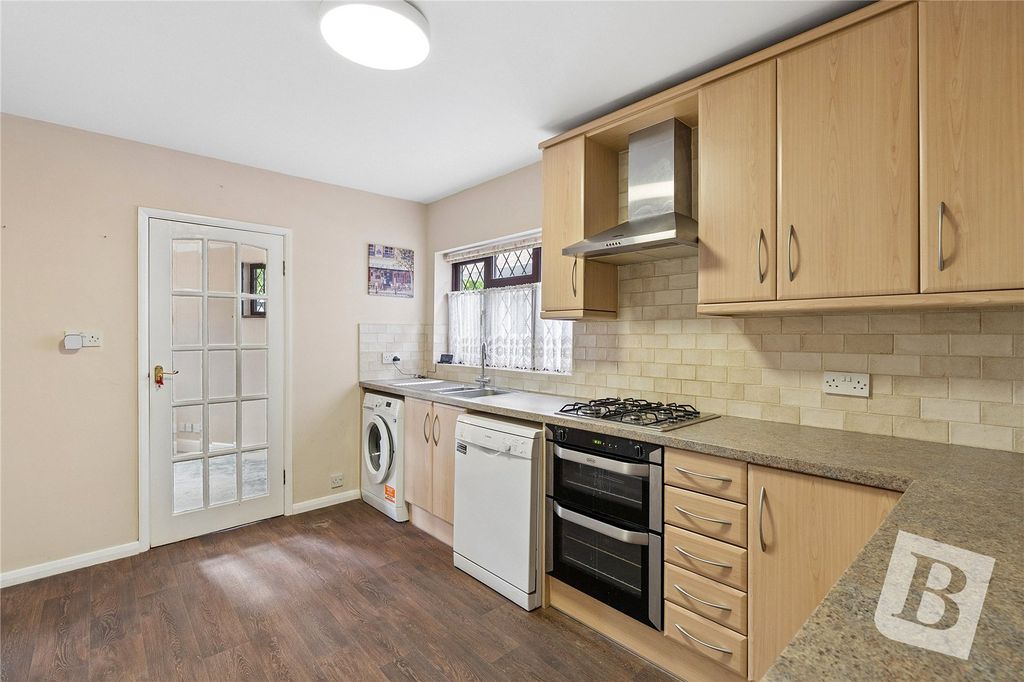 Property photo 3 of 17 Kitchen