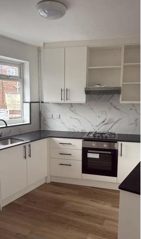 Property photo 2 of 11 Kitchen