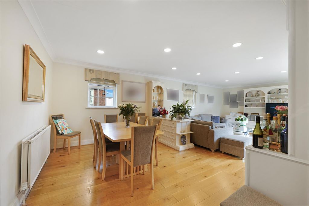 Property photo 3 of 14 39 Deacons Hill Road Elstree Borehamwood Wd6 3Hz -