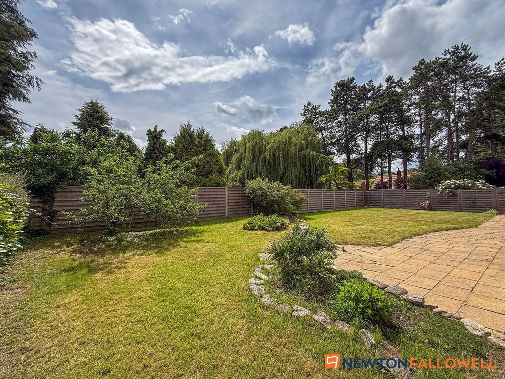 Property photo 3 of 32 Rear Garden 1