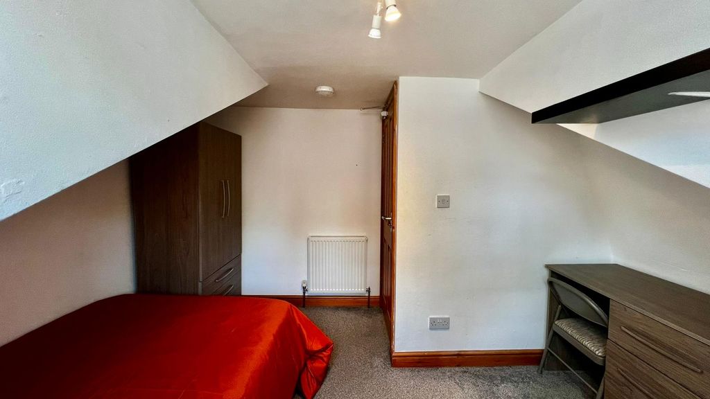 Property photo 3 of 5