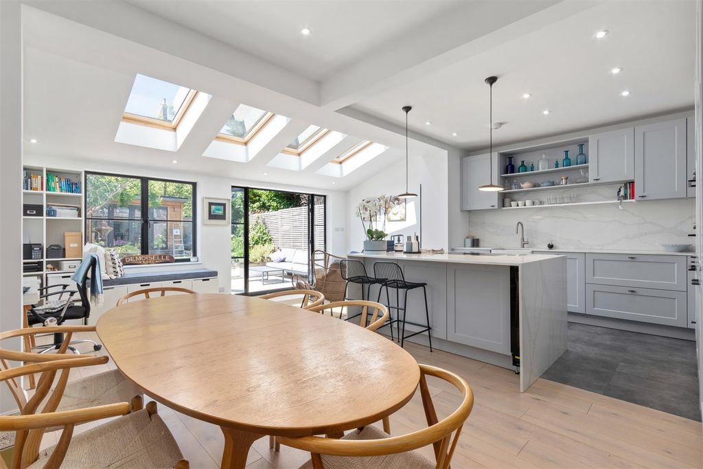 Property photo 1 of 19 Open Plan Kitchen