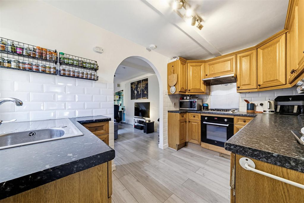 Property photo 2 of 11