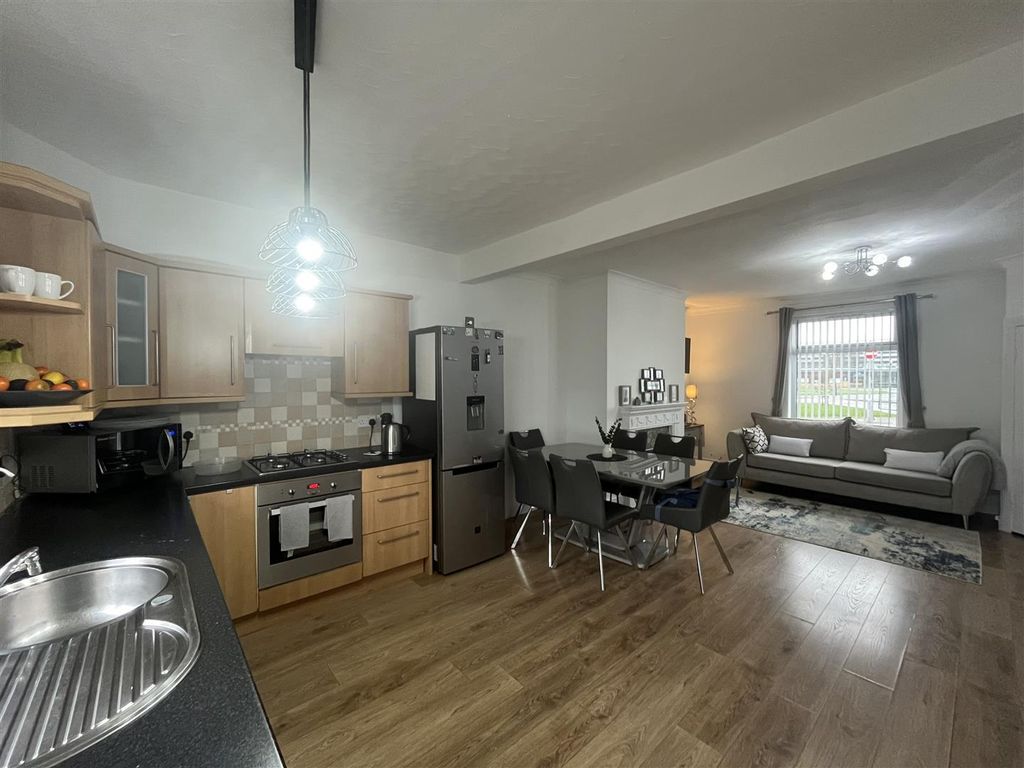 Property photo 2 of 18 Open Plan Lounge Kitchen