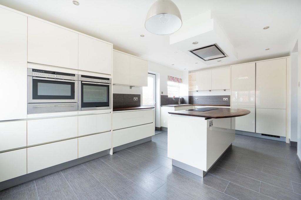 Property photo 3 of 19 Finished-11.Jpg