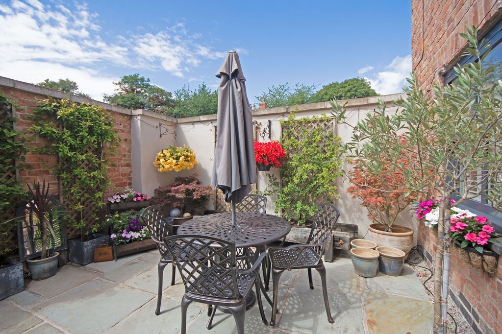 Property photo 2 of 44