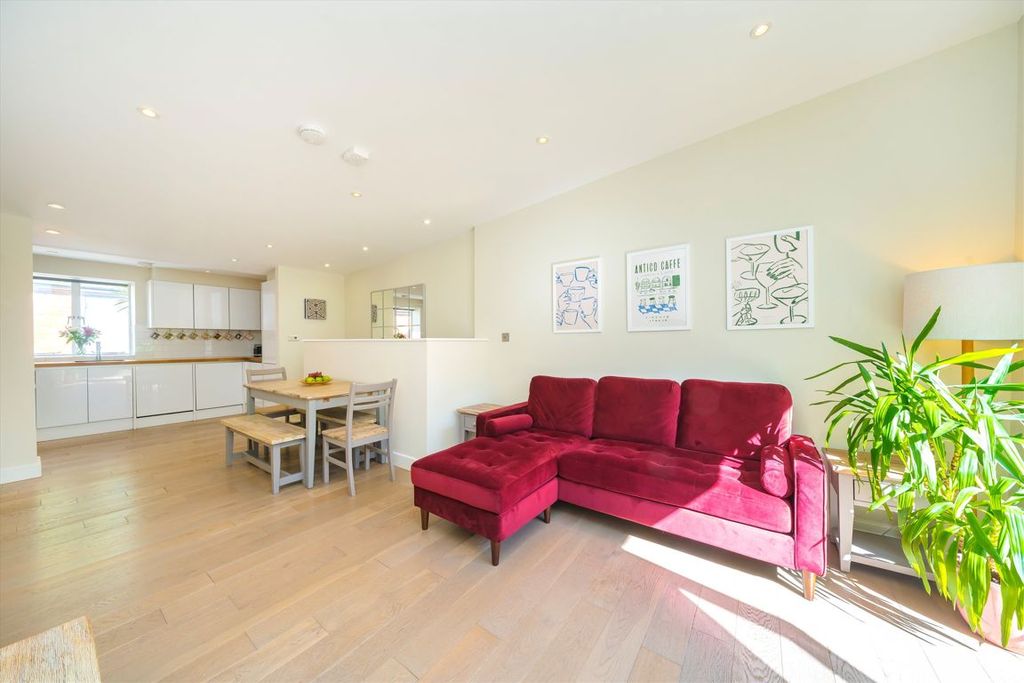 Property photo 2 of 9