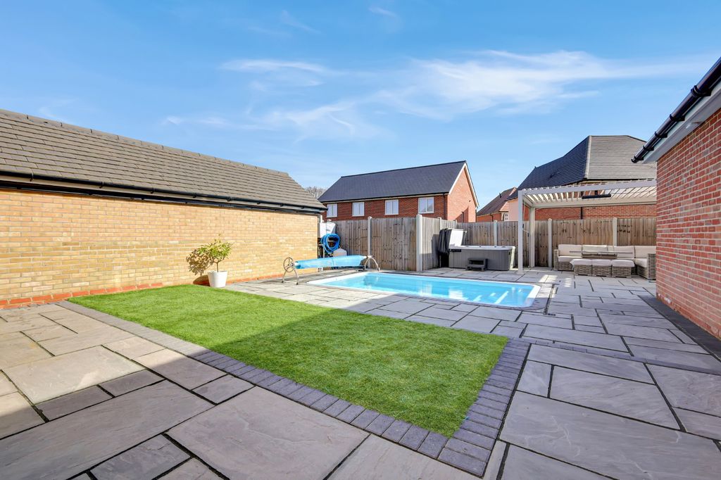 Property photo 3 of 32 4924524