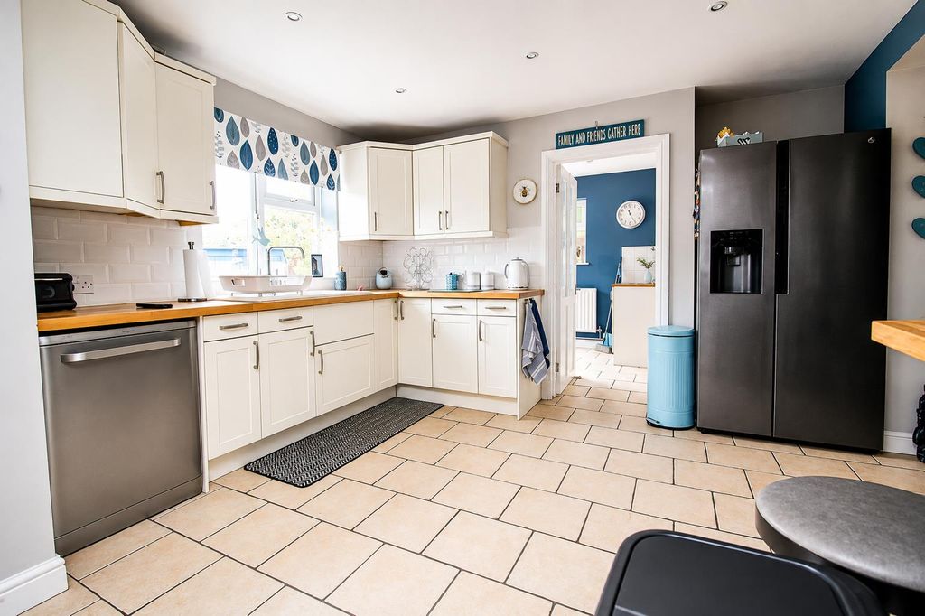Property photo 2 of 23 15.Png