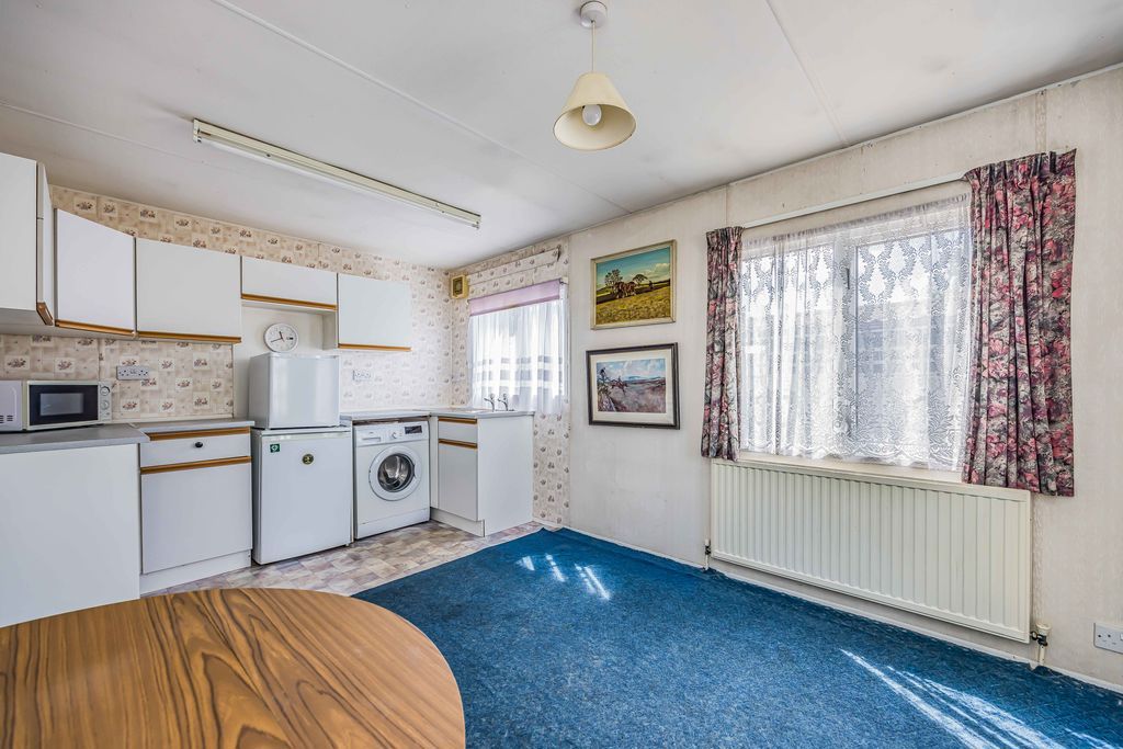 Property photo 2 of 17 Photo 12