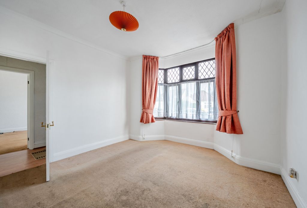 Property photo 3 of 25 1384905-16-692456...