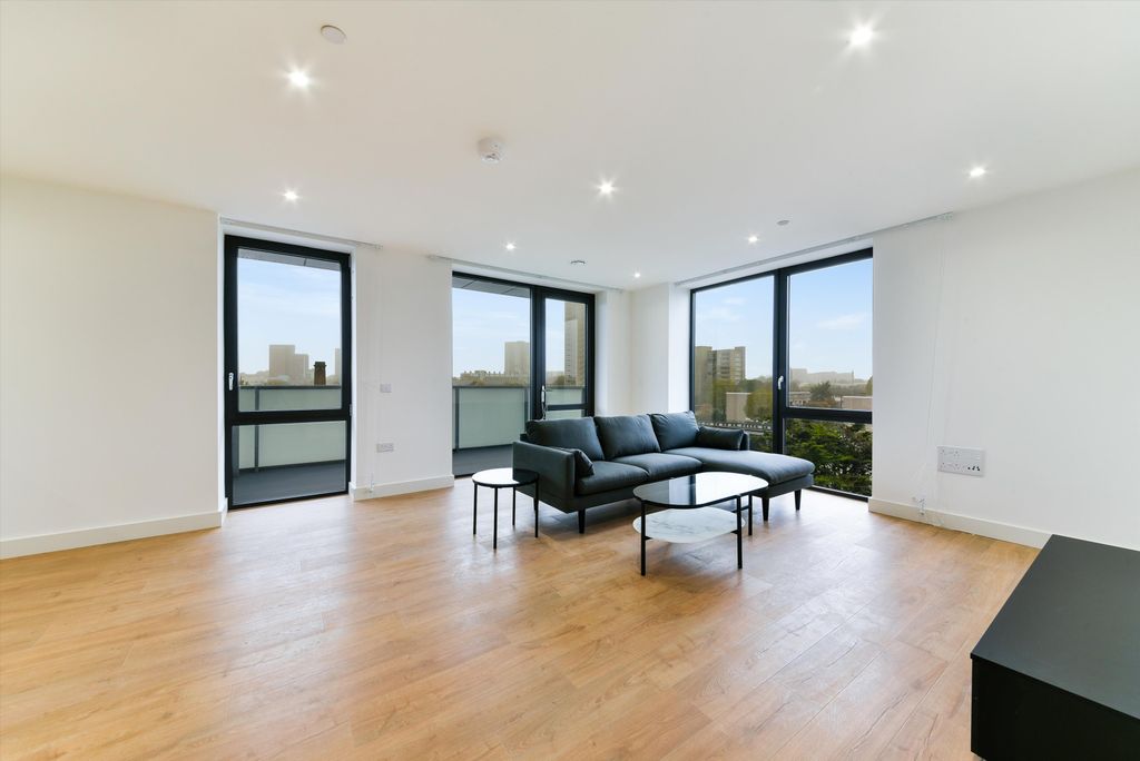 Property photo 3 of 12 Image