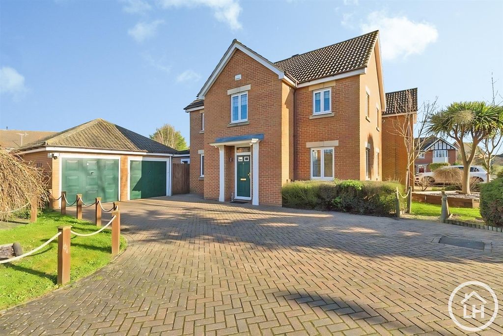 Property photo 1 of 17 External