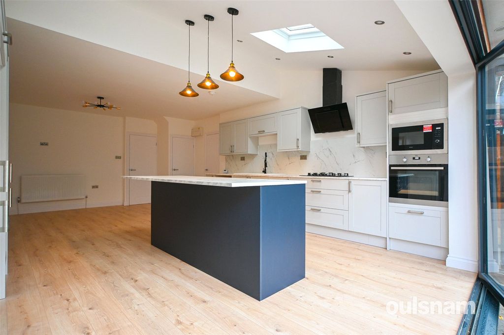 Property photo 3 of 33 Picture No. 23