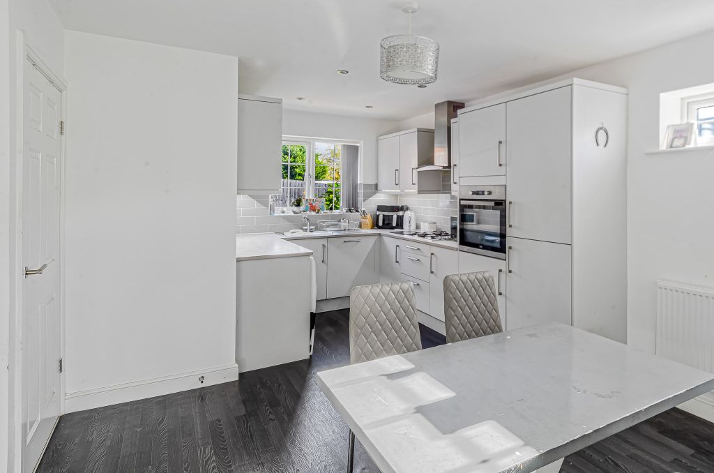 Property photo 2 of 26 Advert-25