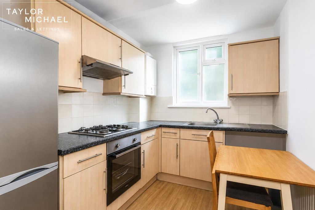 Property photo 2 of 11 Kitchen