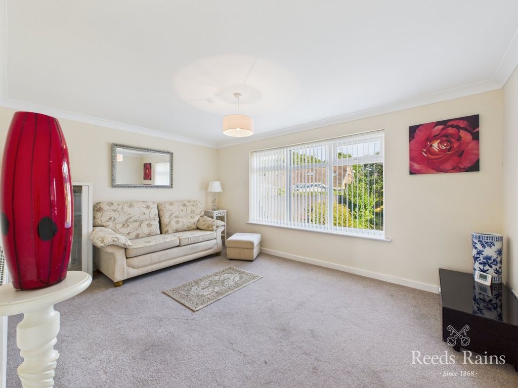 Property photo 3 of 19 Sitting Room