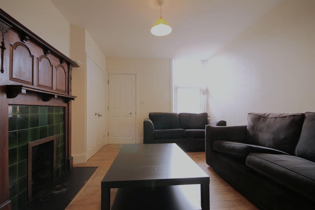 Property photo 1 of 10 Living Room.Jpg