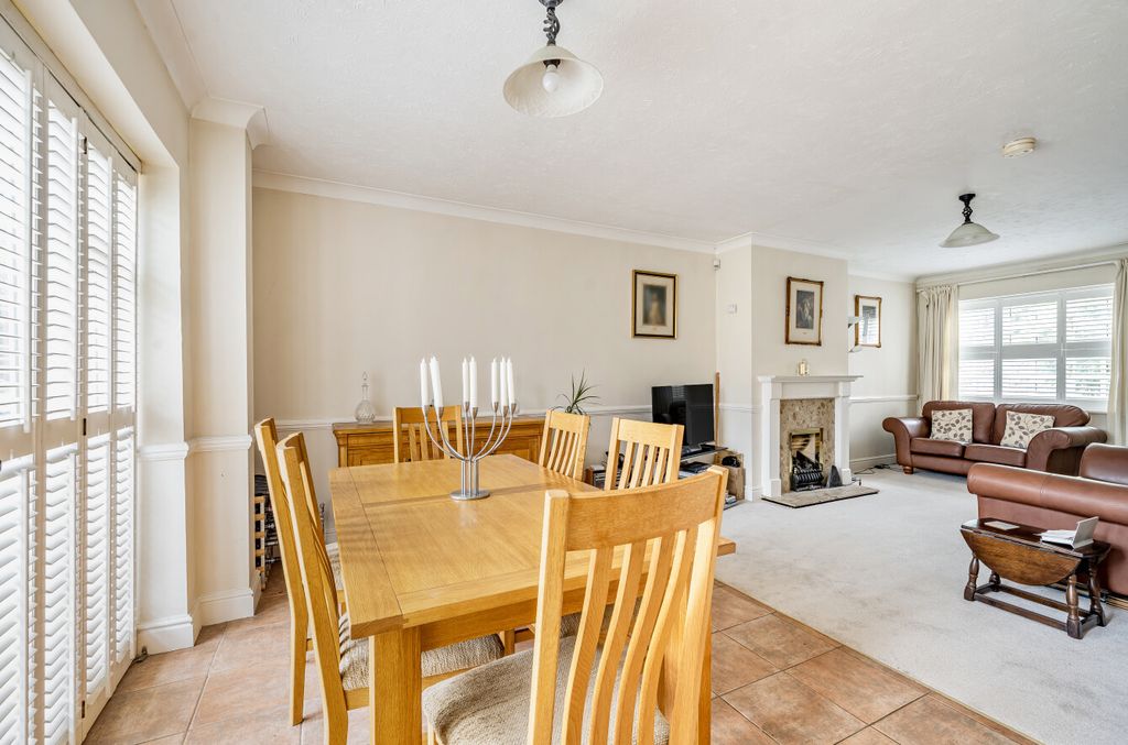 Property photo 3 of 12 1328796-6-687Fb71...