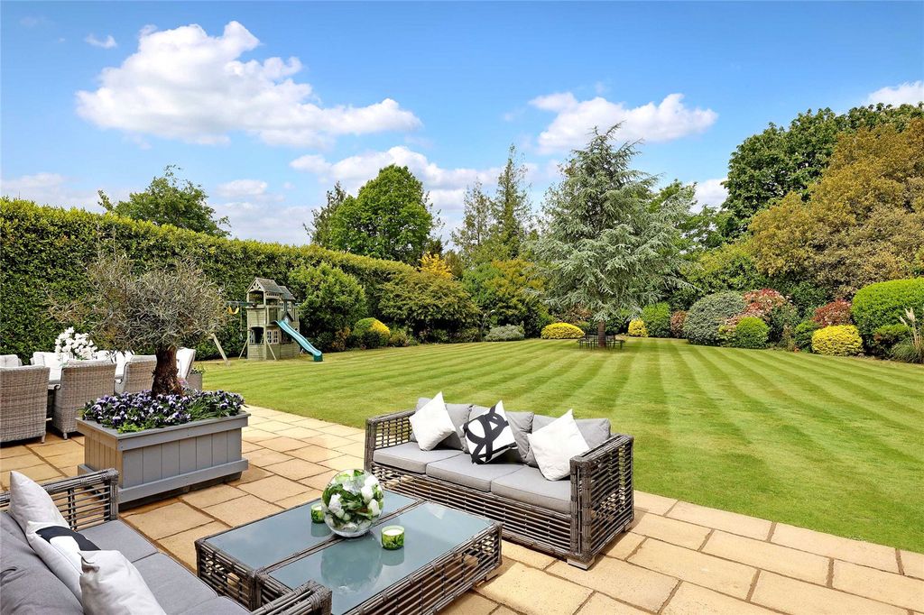 Property photo 3 of 19 Terrace/Garden