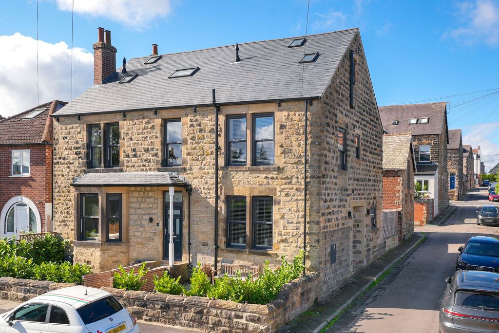 Property photo 1 of 31