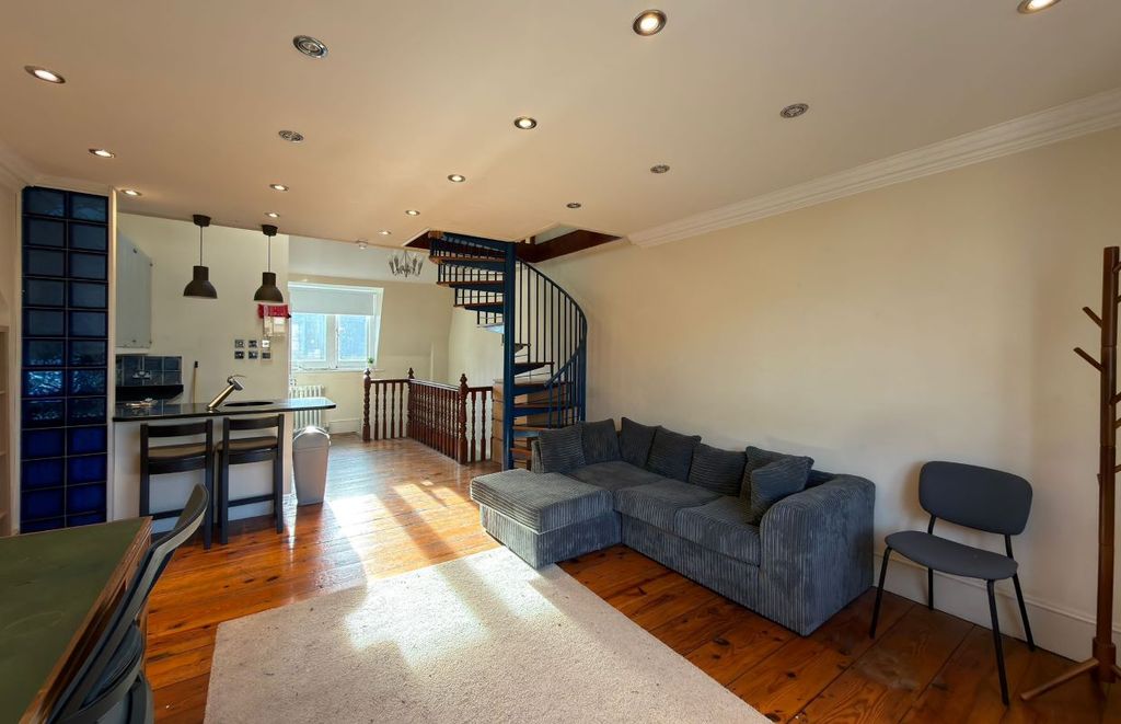 Property photo 2 of 21