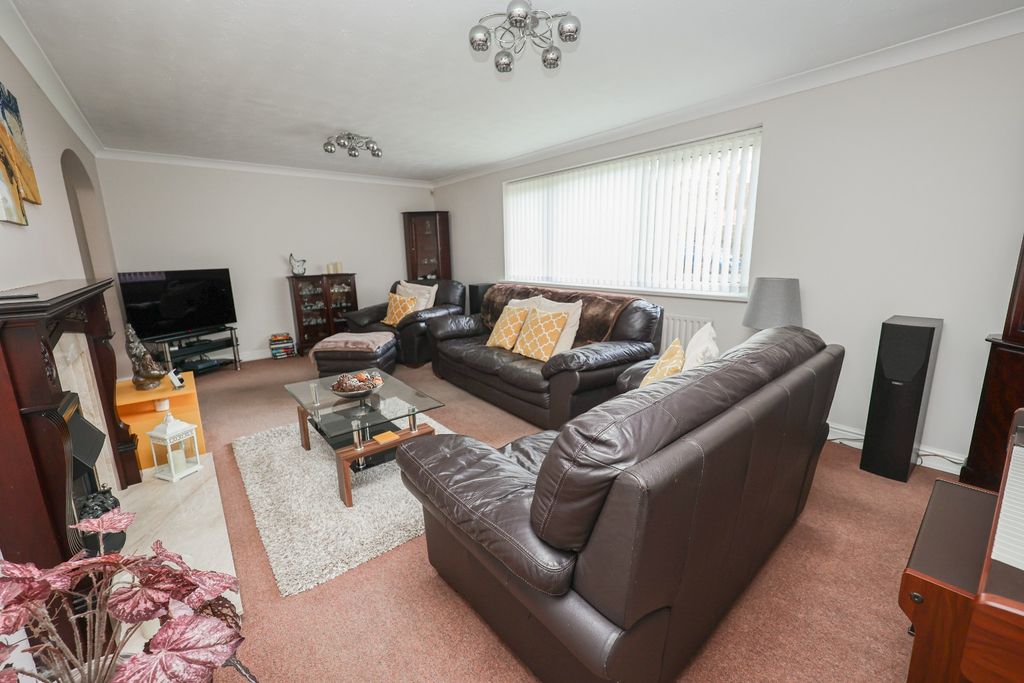Property photo 2 of 31 4164483