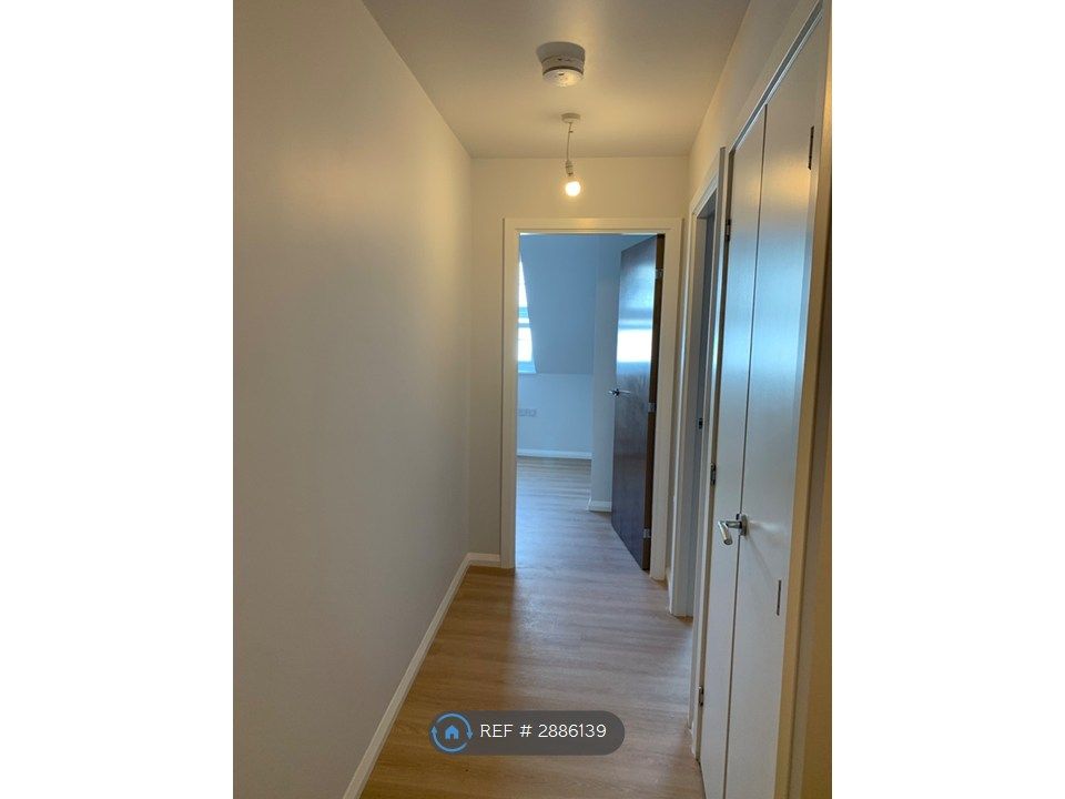 Property photo 2 of 9 Hallway
