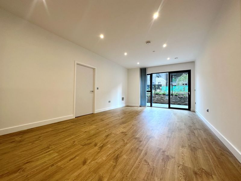 Property photo 3 of 8 Photo 7