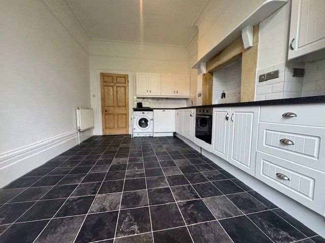 Property photo 2 of 9 Kitchen