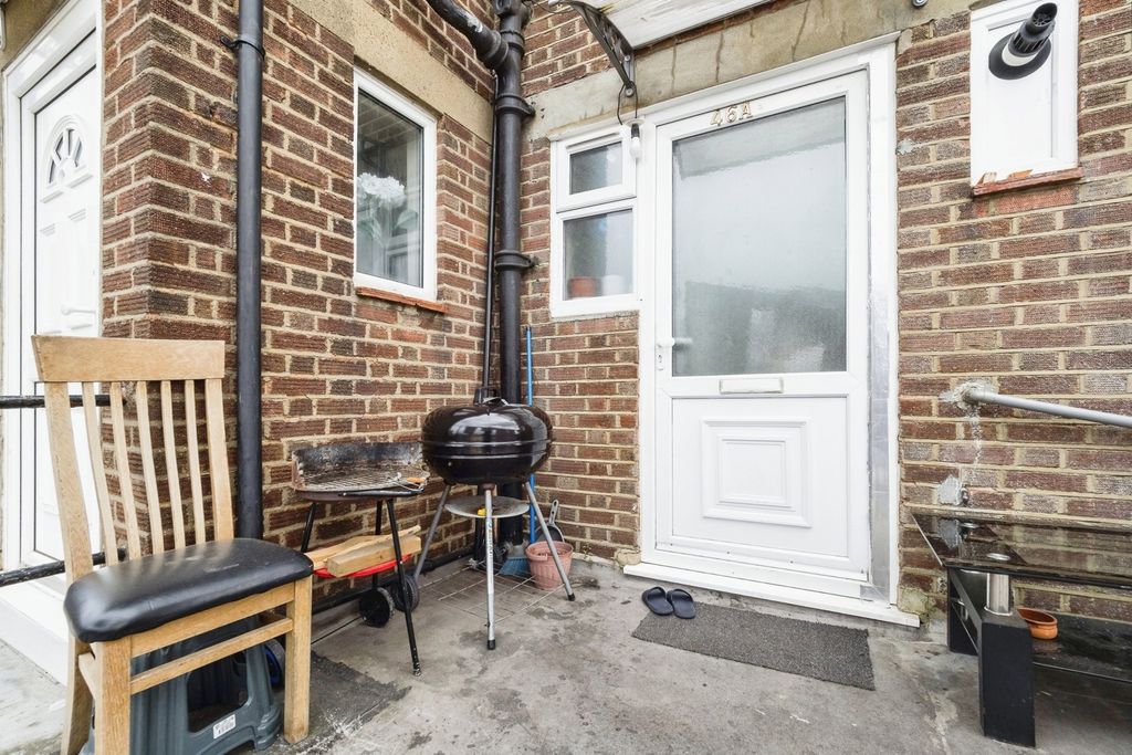 Property photo 2 of 17 Photo