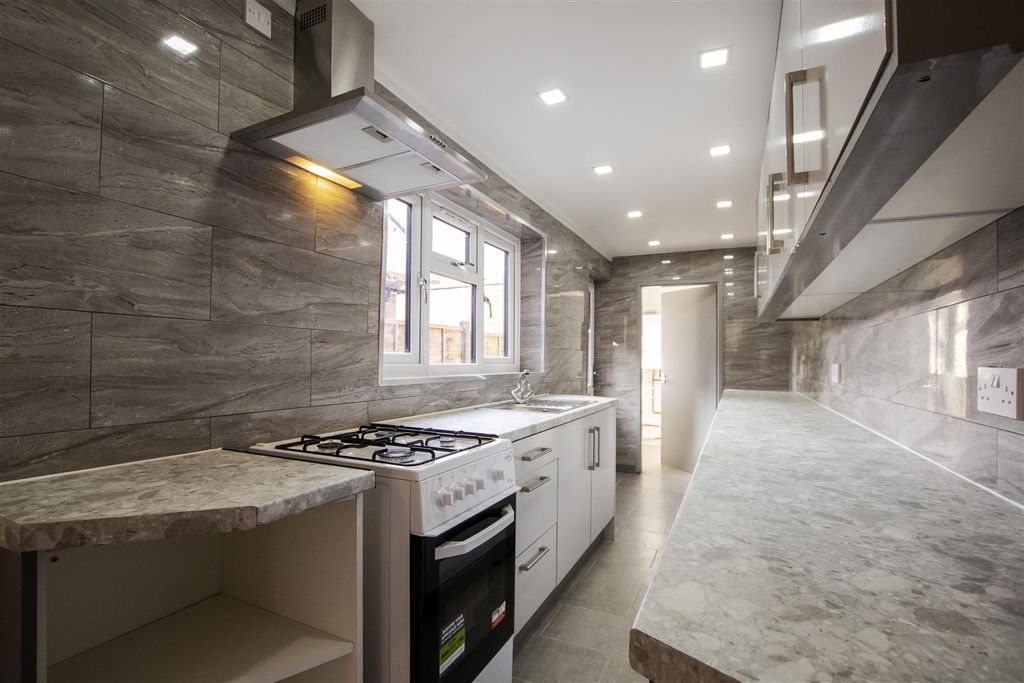 Property photo 3 of 15 Kitchen