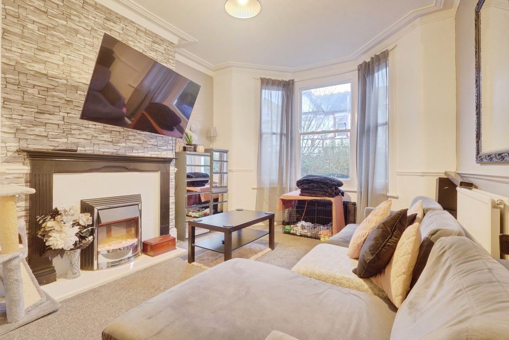 Property photo 2 of 10