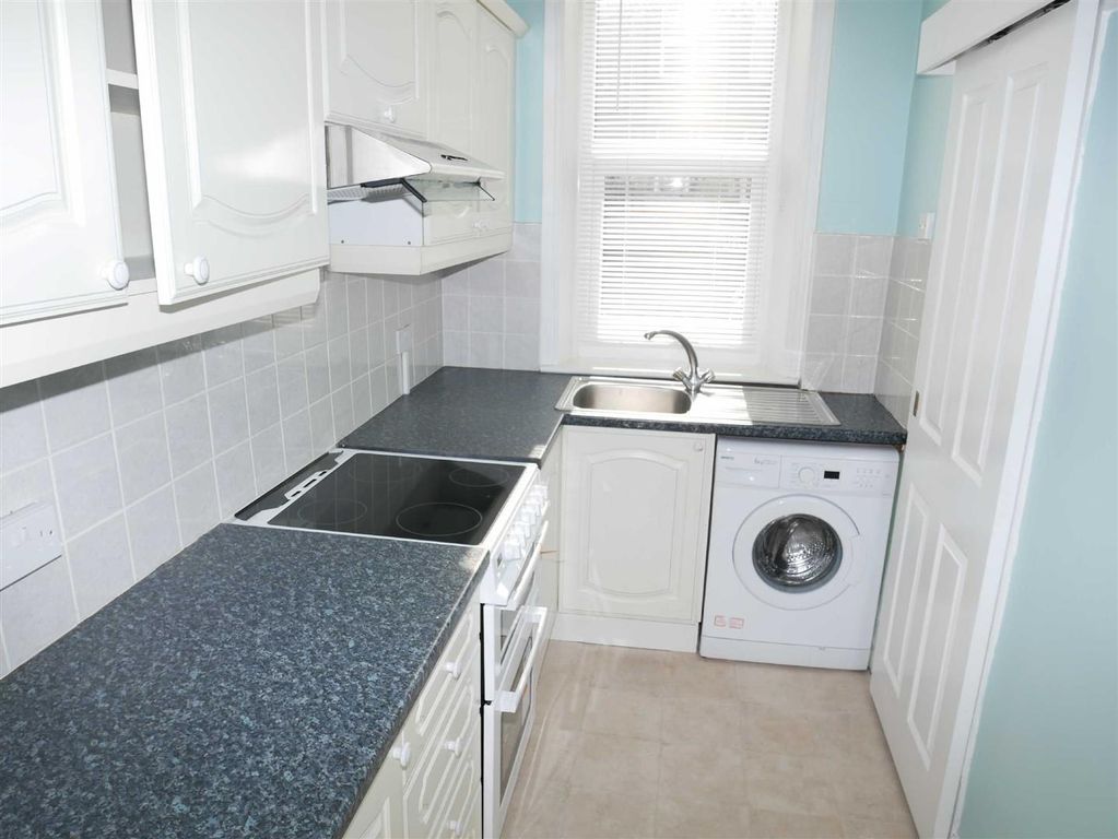 Property photo 3 of 6 Kitchen
