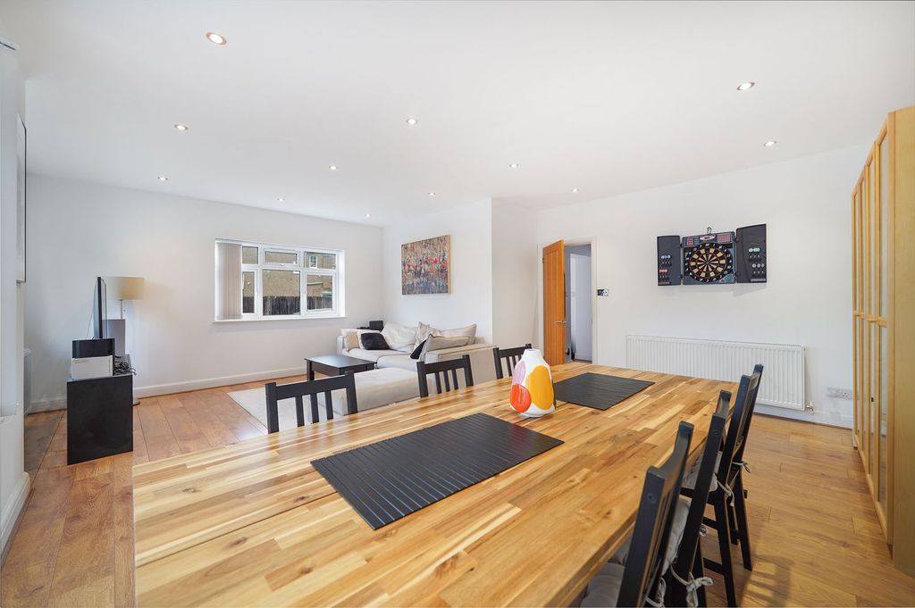 Property photo 2 of 24 Gallery