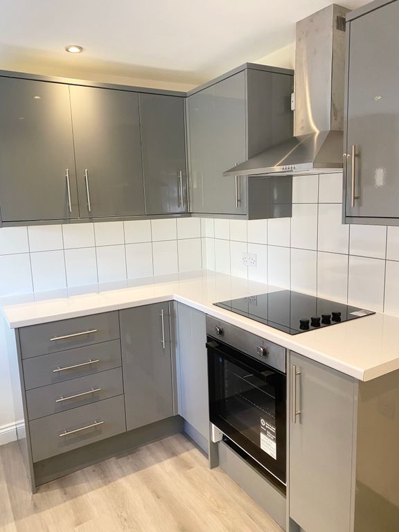 Property photo 3 of 9 Kitchen