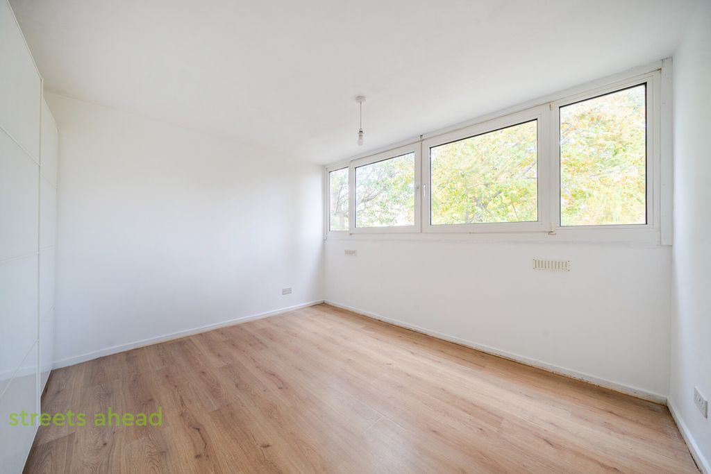 Property photo 2 of 16 562A1081-Aa06-43E...