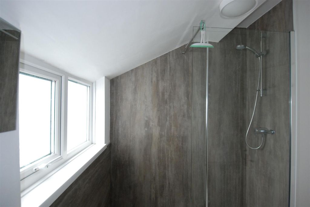 Property photo 3 of 7 20 Talbot Road Photo 1