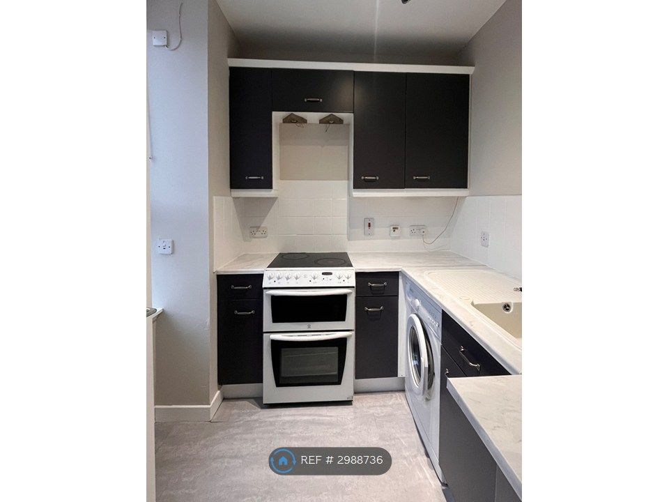 Property photo 3 of 18 Kitchen