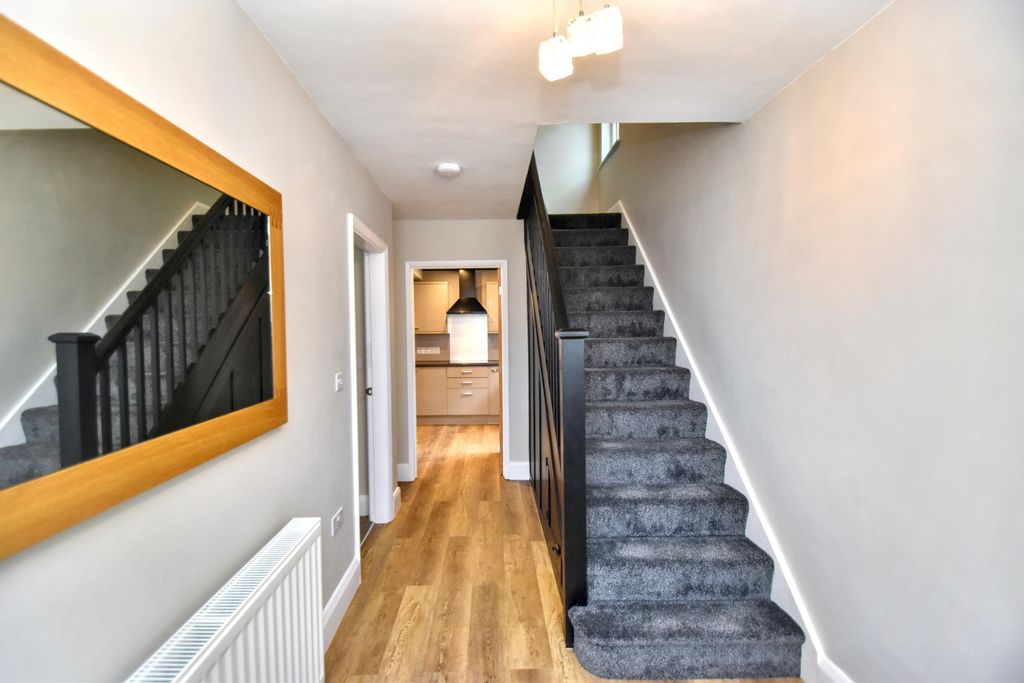 Property photo 3 of 21 Hallway