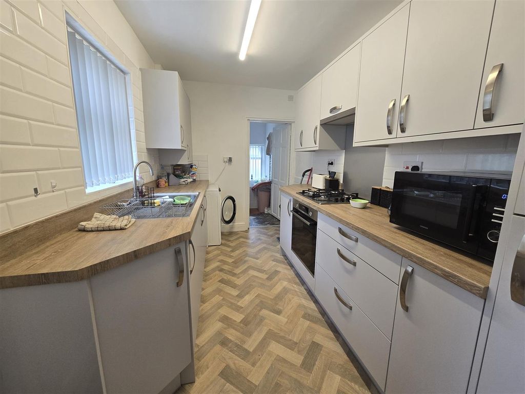 Property photo 2 of 14