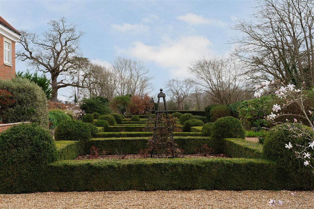 Additional image 11 of 2 bed flat for saleFlanchford Road, Reigate RH2